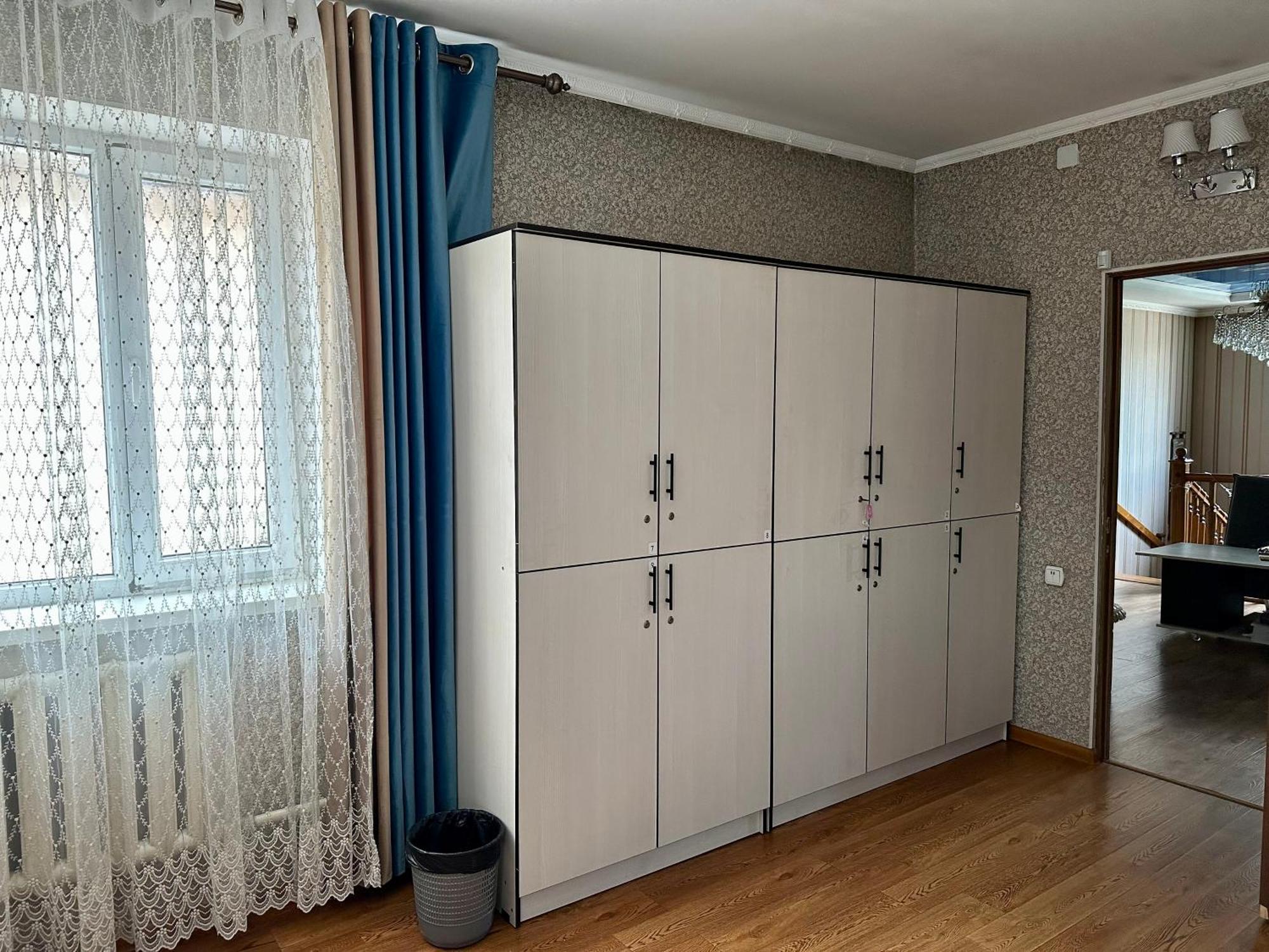 Hostel 4U Bishkek Exteriör bild