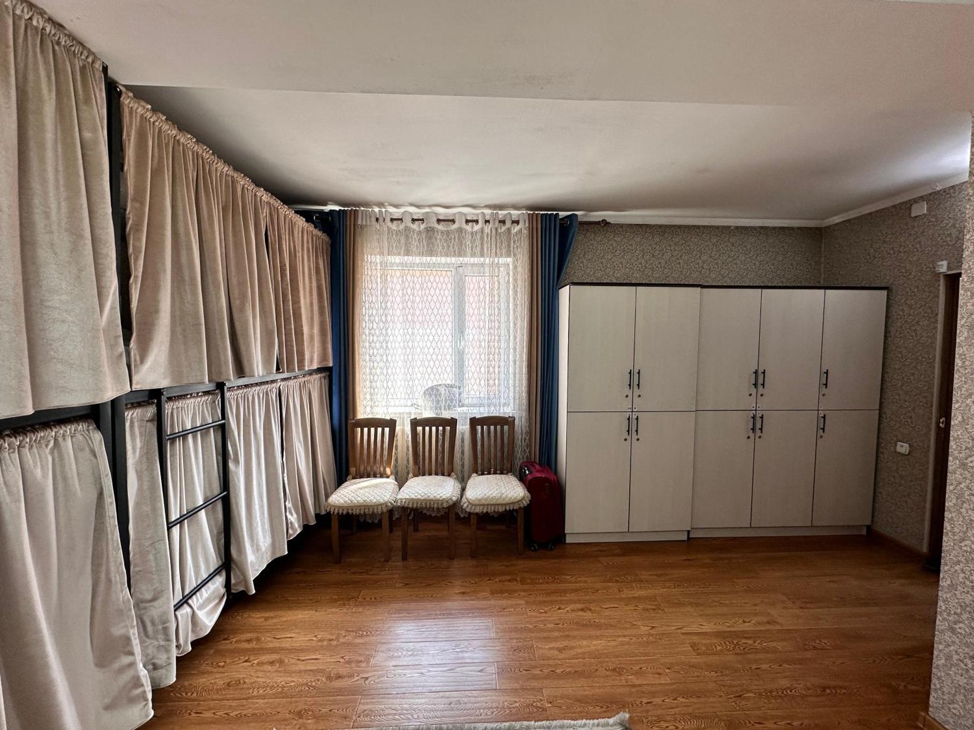 Hostel 4U Bishkek Exteriör bild