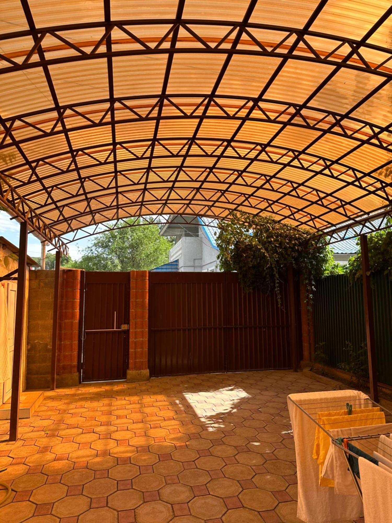 Hostel 4U Bishkek Exteriör bild