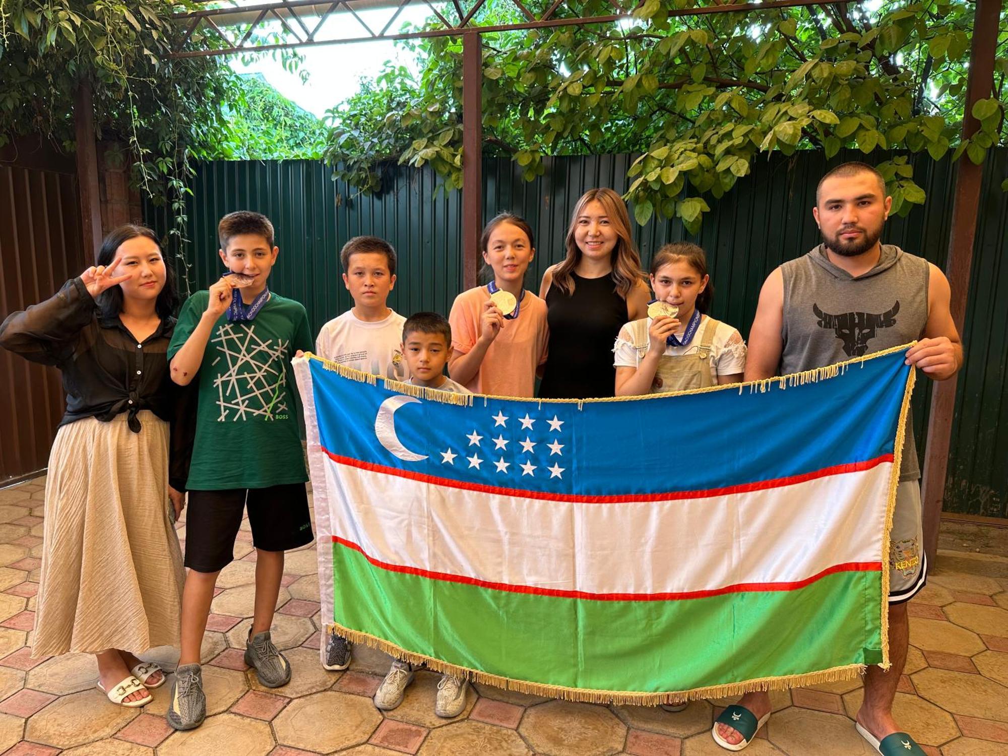 Hostel 4U Bishkek Exteriör bild